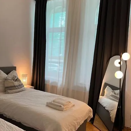 Am Weissekreuzplatz/bahnhof Apartment