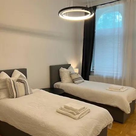 Am Weissekreuzplatz/bahnhof Apartment